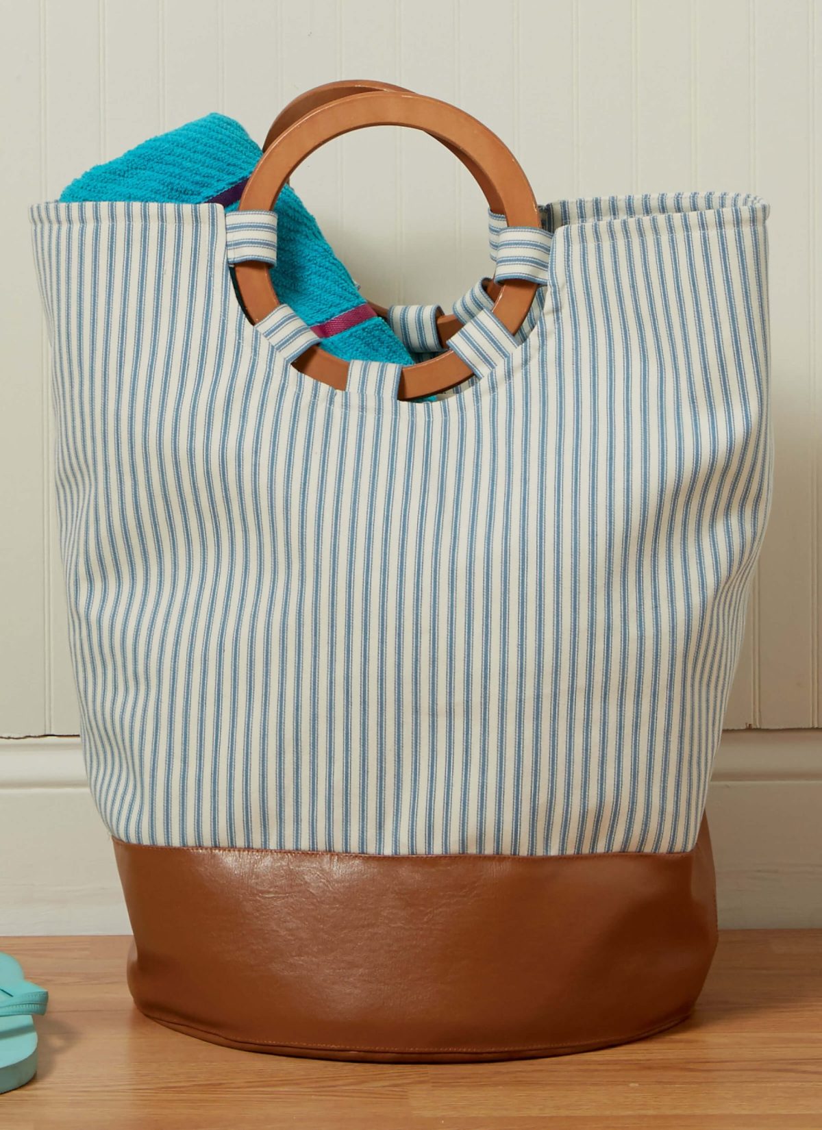 McCall's Sewing Pattern M7611 Misses' Lined Tote Bags with Contrast Variations