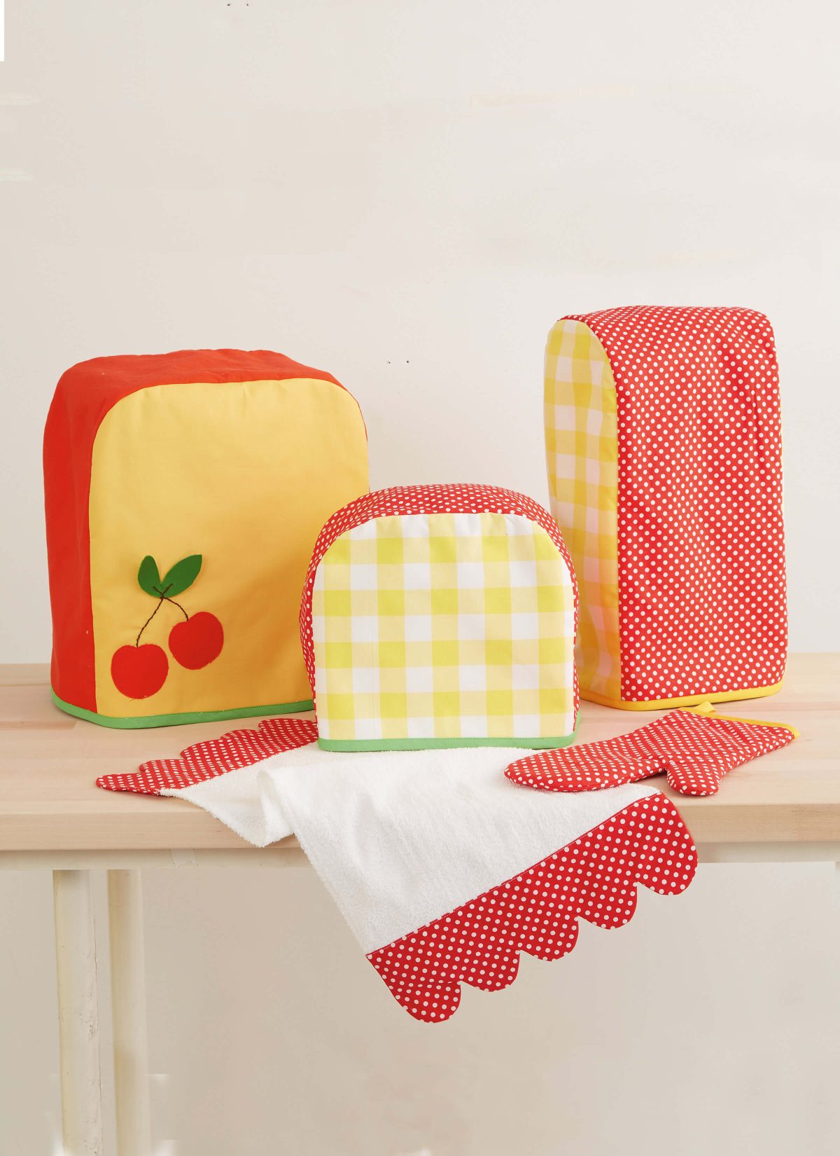 McCall's Sewing Pattern M8302 Kitchen Décor and Apron