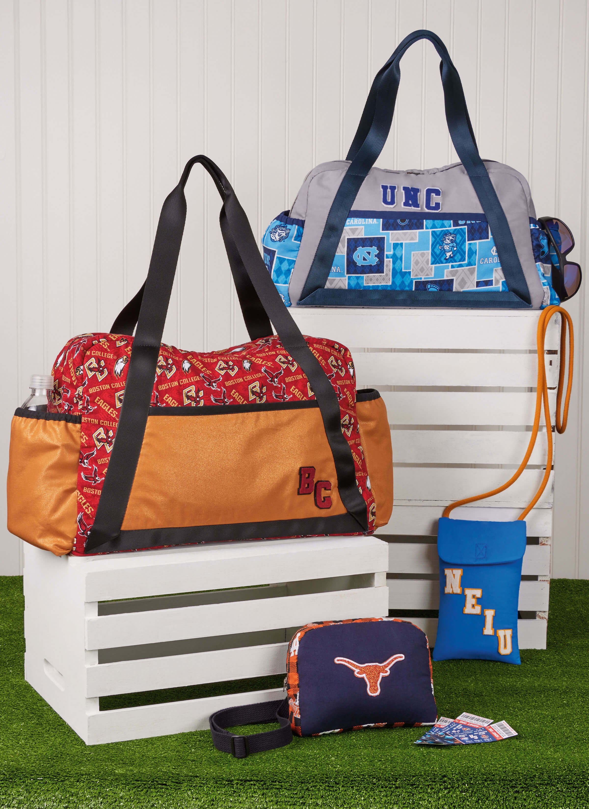 Simplicity Sewing Pattern S3180 Totes in two sizes, belt bag and pouch