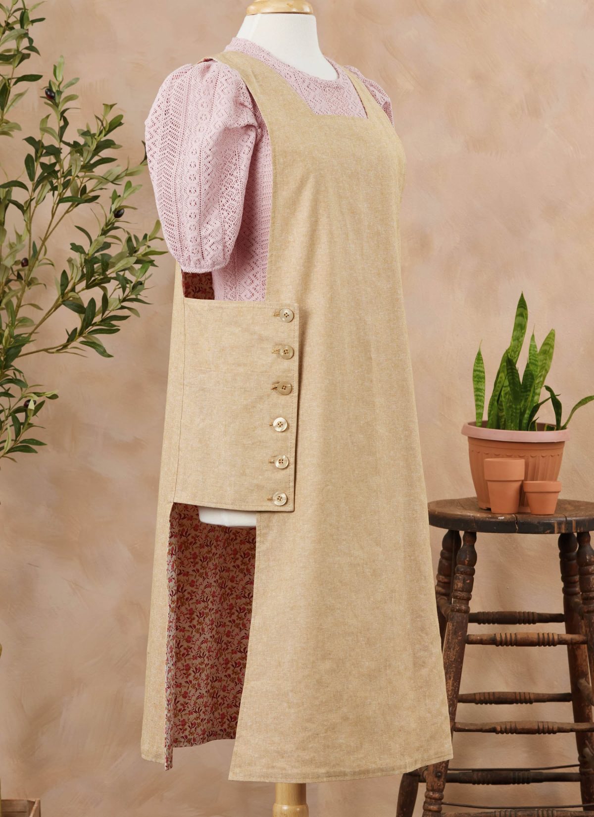Simplicity Sewing Pattern S3258 Misses' Reversible Cobbler Apron and Hat in Three Sizes S, M and L