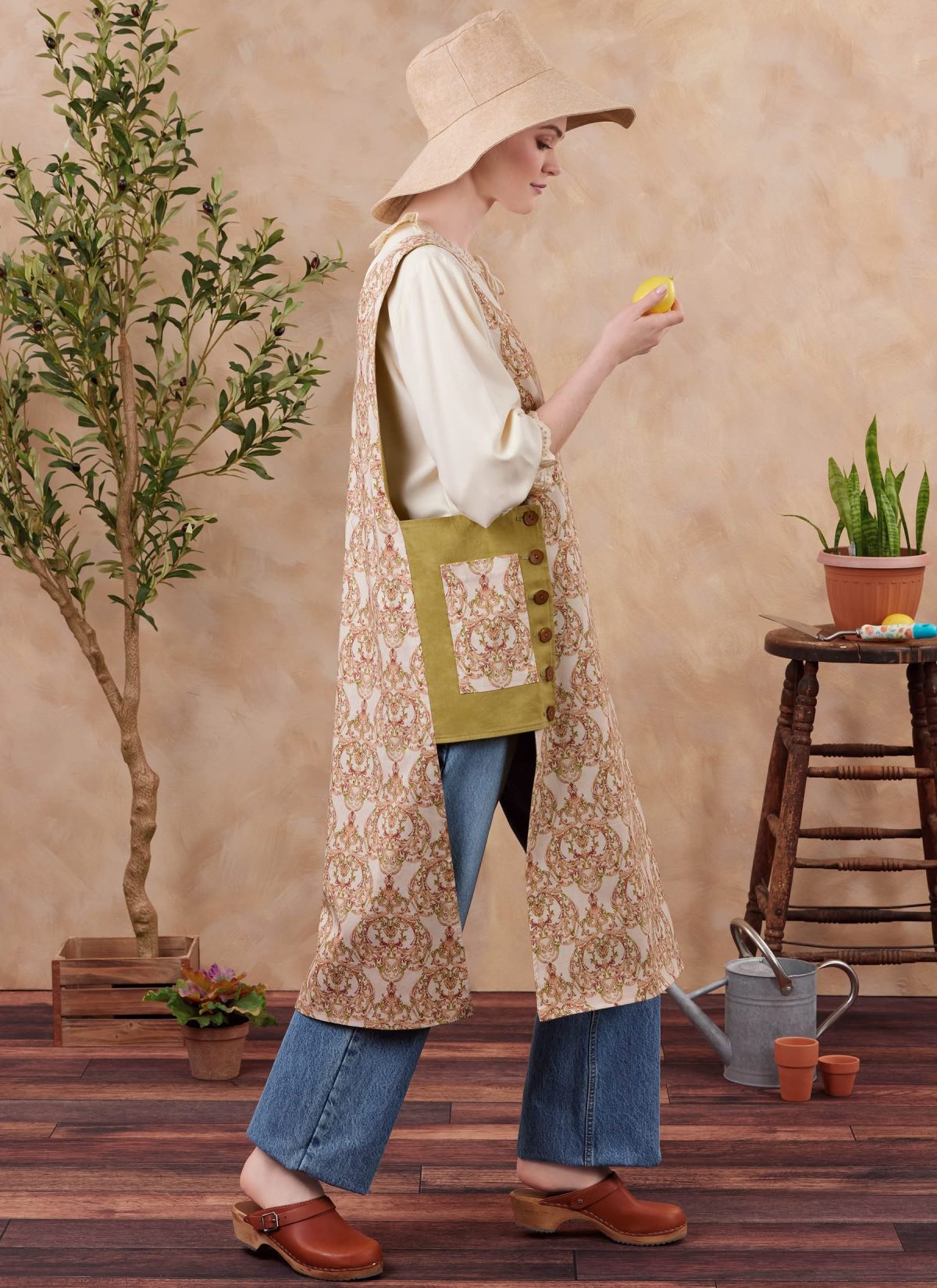 Simplicity Sewing Pattern S3258 Misses' Reversible Cobbler Apron and Hat in Three Sizes S, M and L