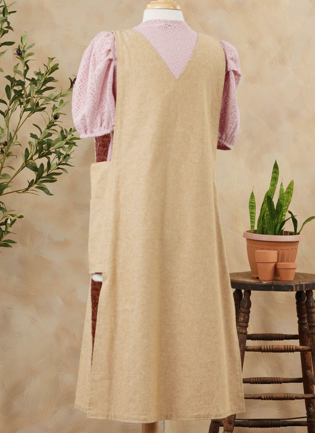 Simplicity Sewing Pattern S3258 Misses' Reversible Cobbler Apron and Hat in Three Sizes S, M and L