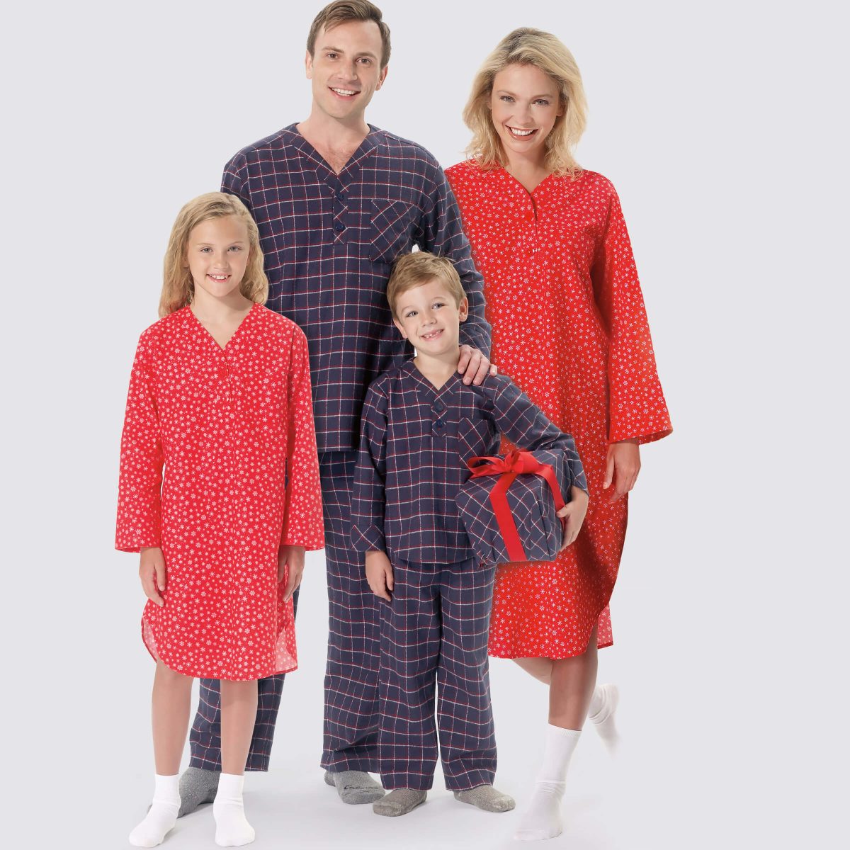 Simplicity Sewing Pattern S9211 Misses'/Men's/Boys'/Girls' Patch Pocket Top, Nightshirt and Trousers