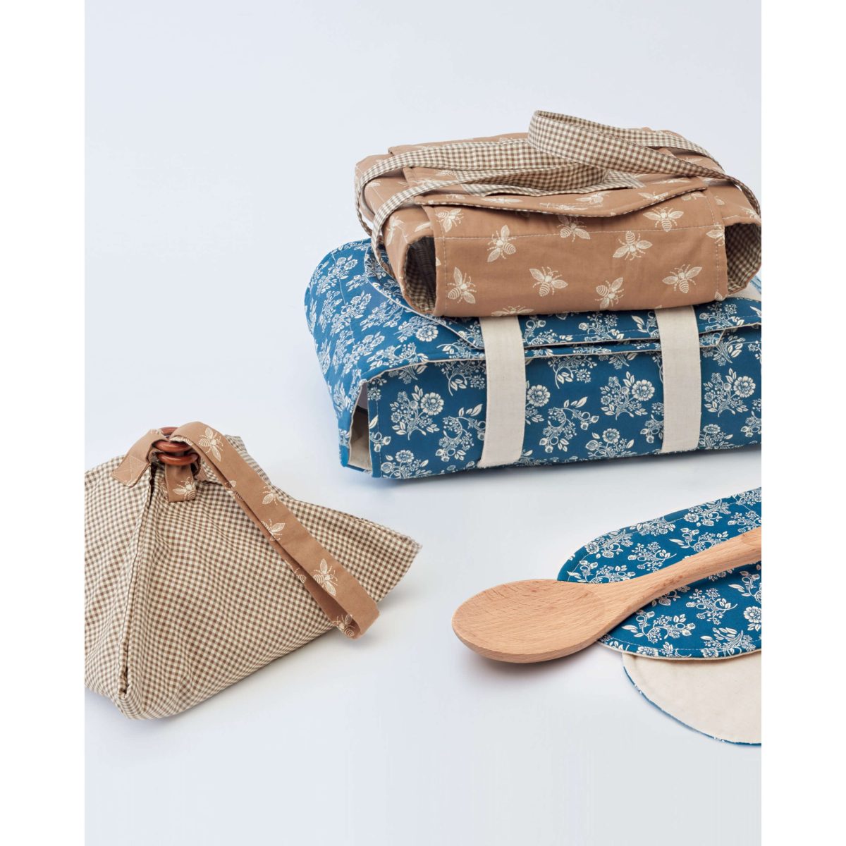 Simplicity Sewing Pattern S9522 Casserole Carriers, Pie Holder and Double Oven Mitt