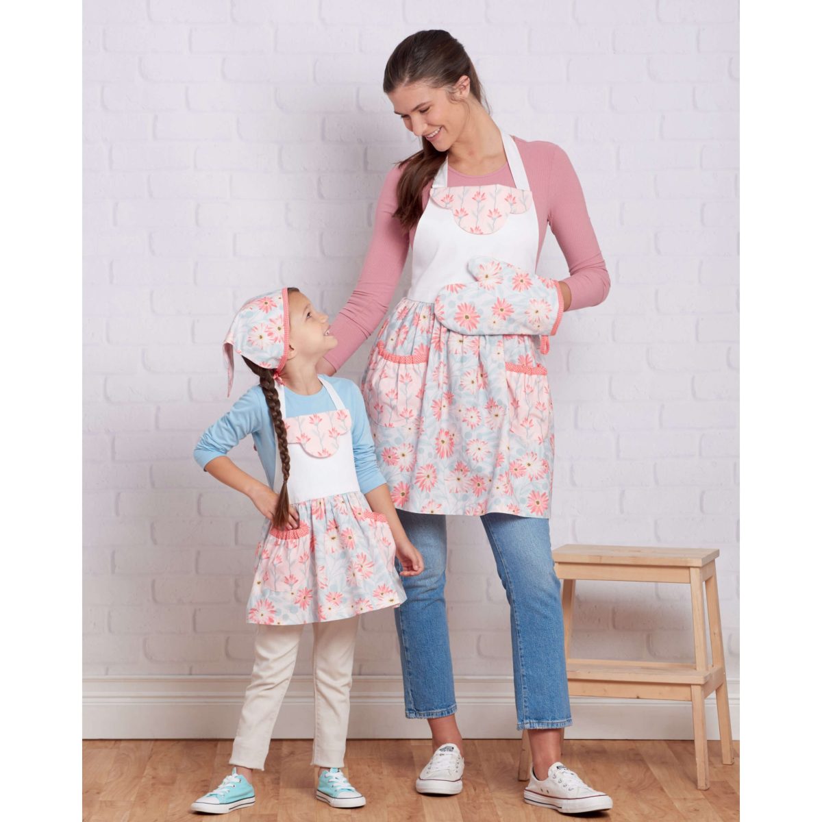 Simplicity Sewing Pattern S9565 Children's and Misses' Aprons and Accessories