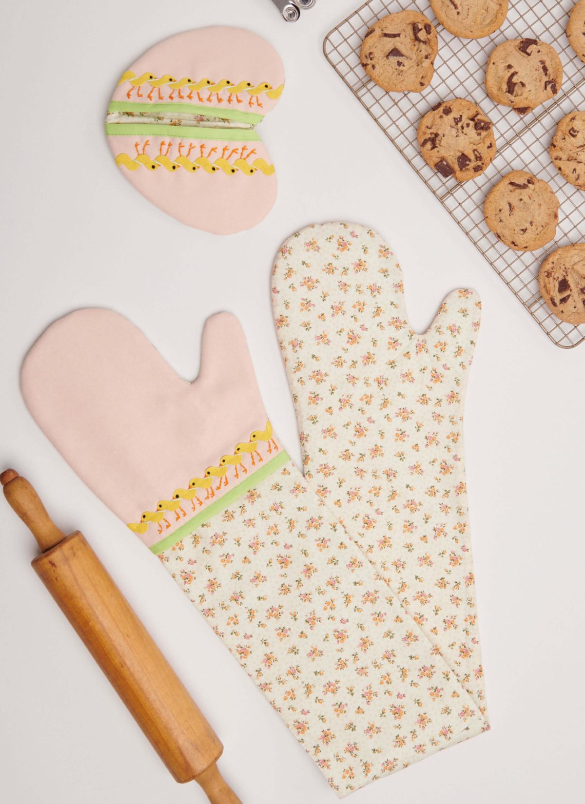 Simplicity Sewing Pattern S9873 Apron and Kitchen Accessories