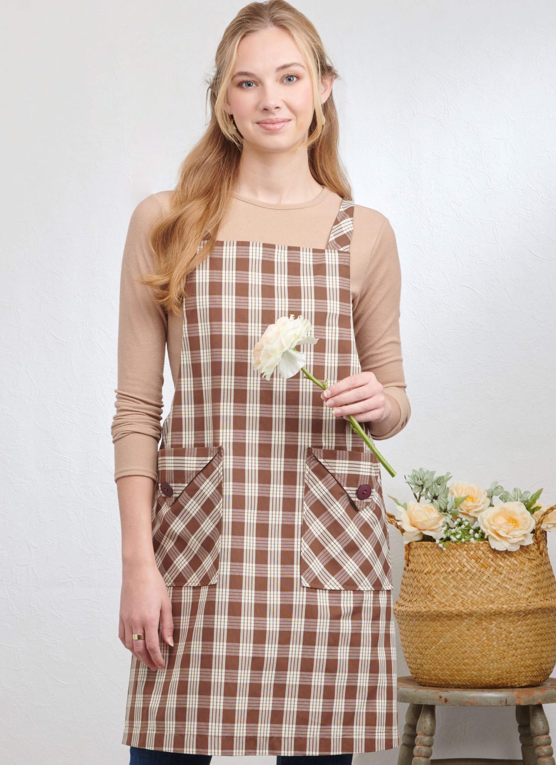 Simplicity Sewing Pattern S9938 Misses’ Pullover Aprons - Sewdirect