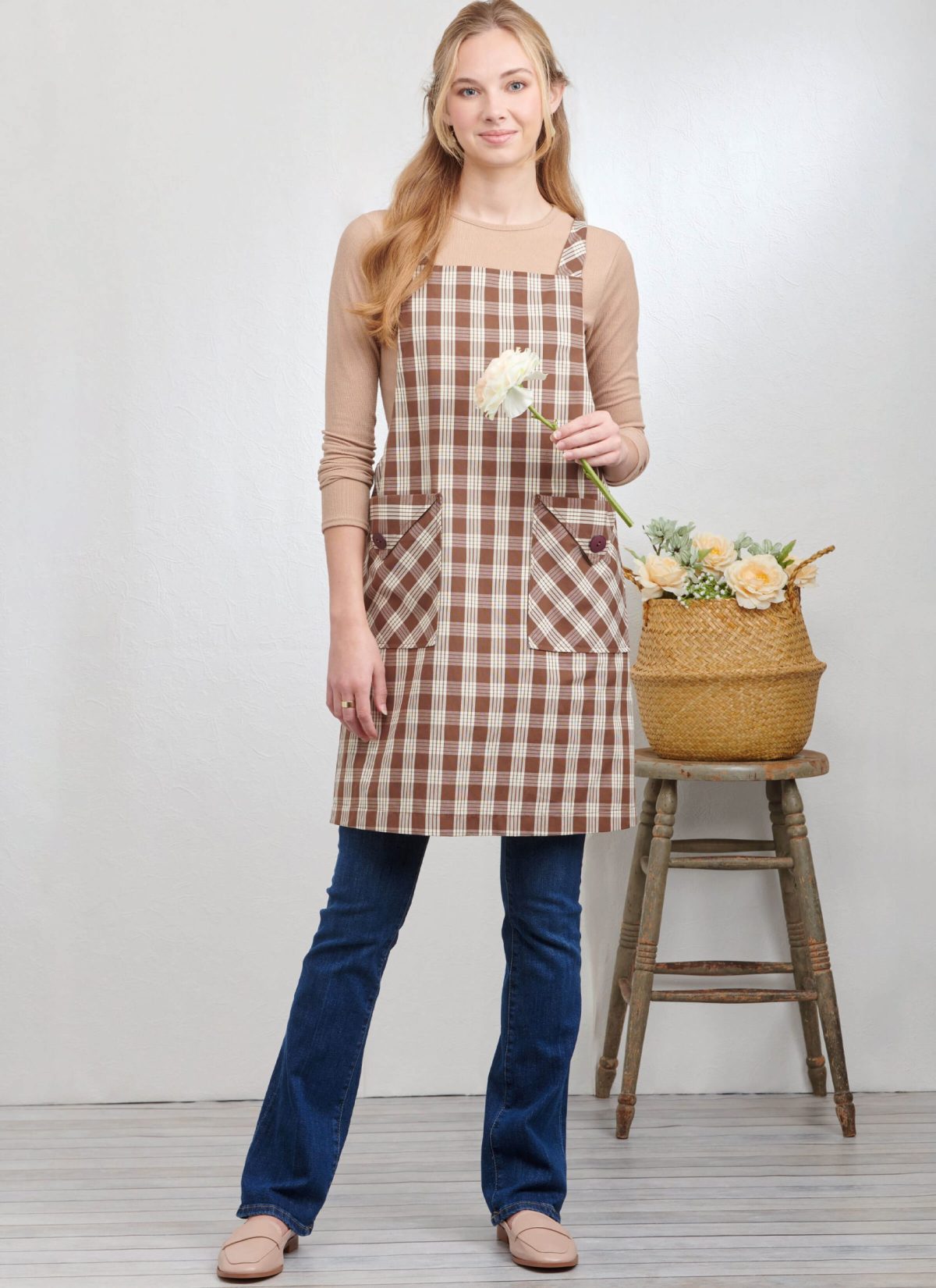 Simplicity Sewing Pattern S9938 Misses' Pullover Aprons