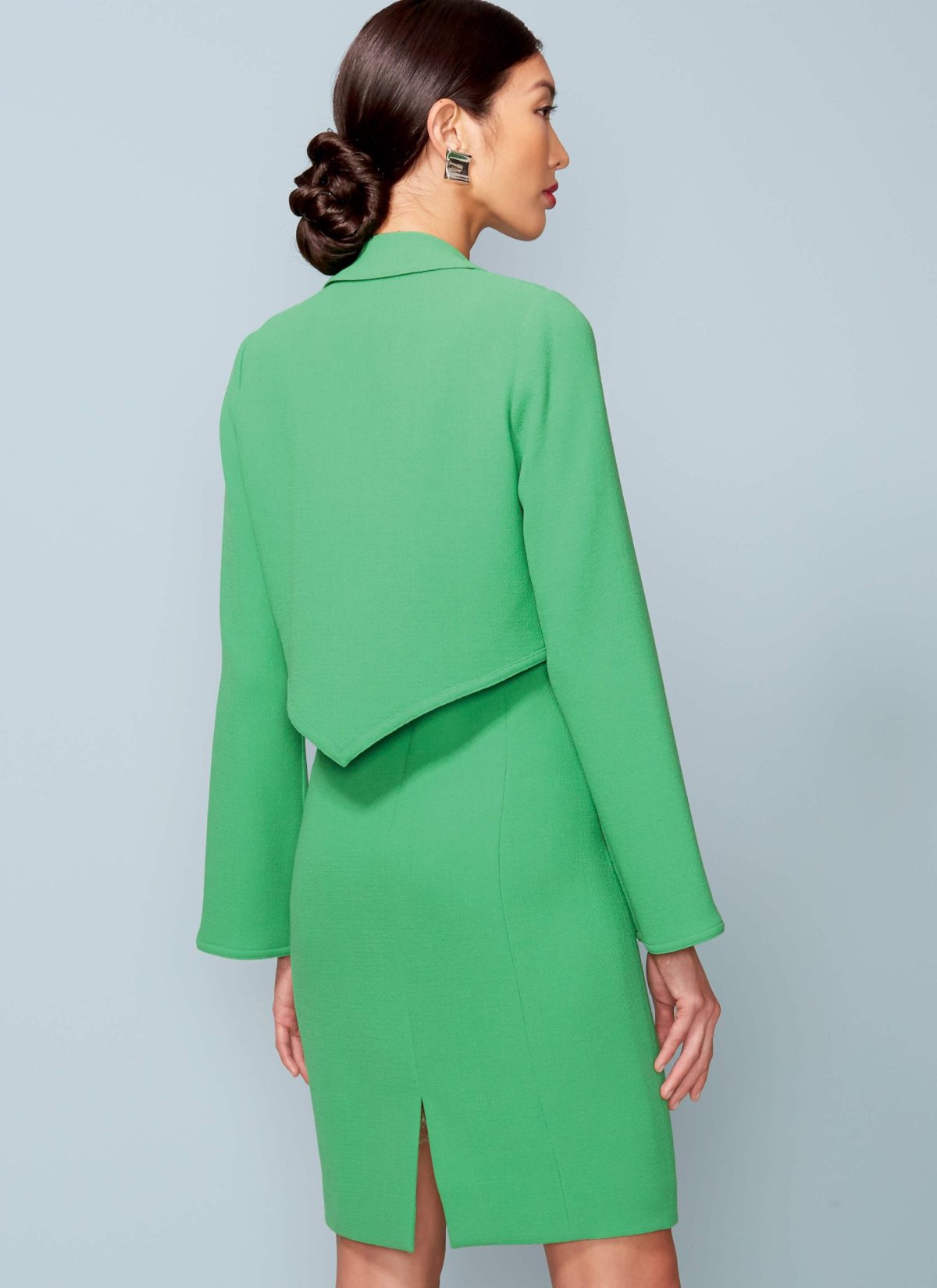 Vogue Patterns V1536 Misses'/Misses' Petite Cropped Jacket and V-Neck, Princess Seam Dress