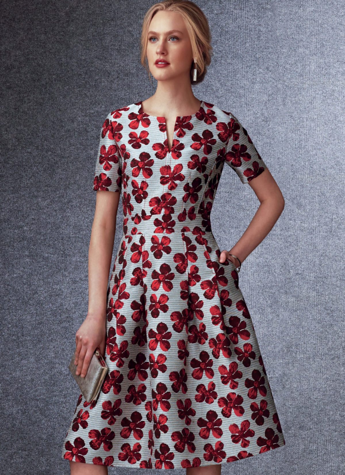 Vogue Patterns V1737 Misses' Fit-And-Flare Dresses with Waistband and Pockets