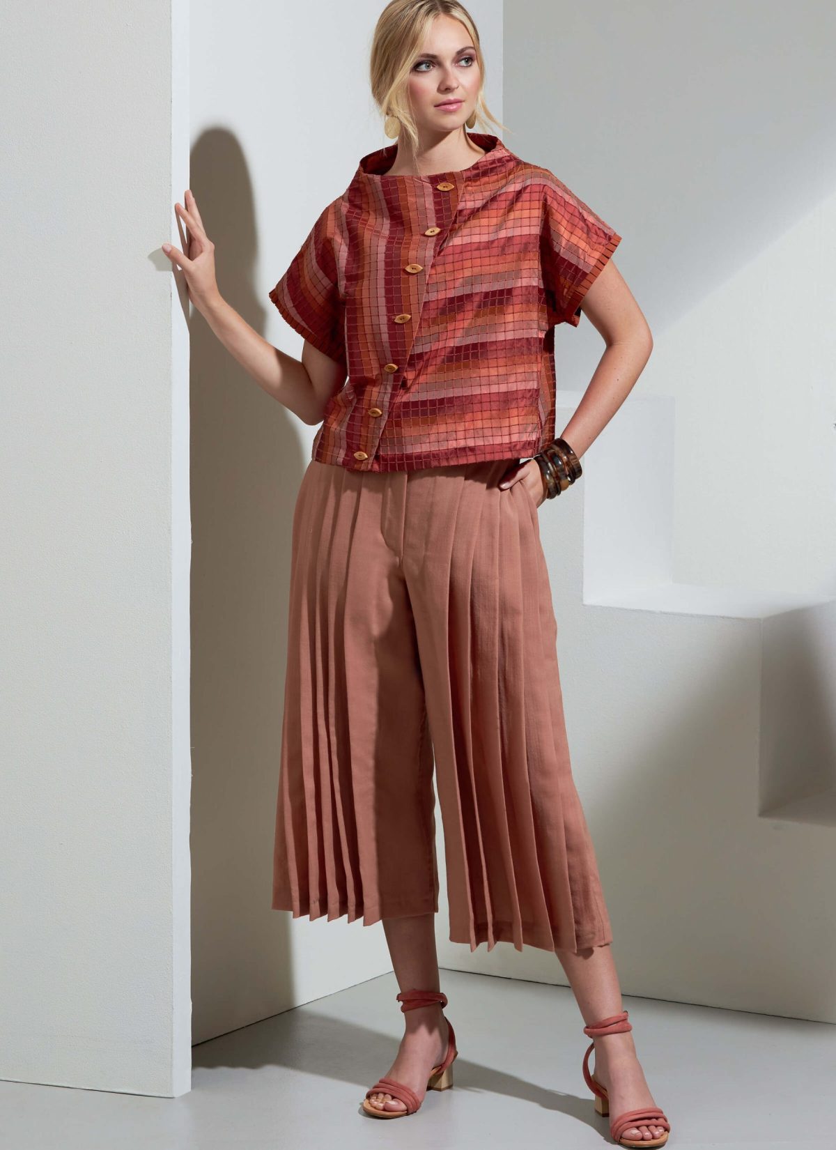 Vogue Patterns V1868 Misses' Top and Trousers