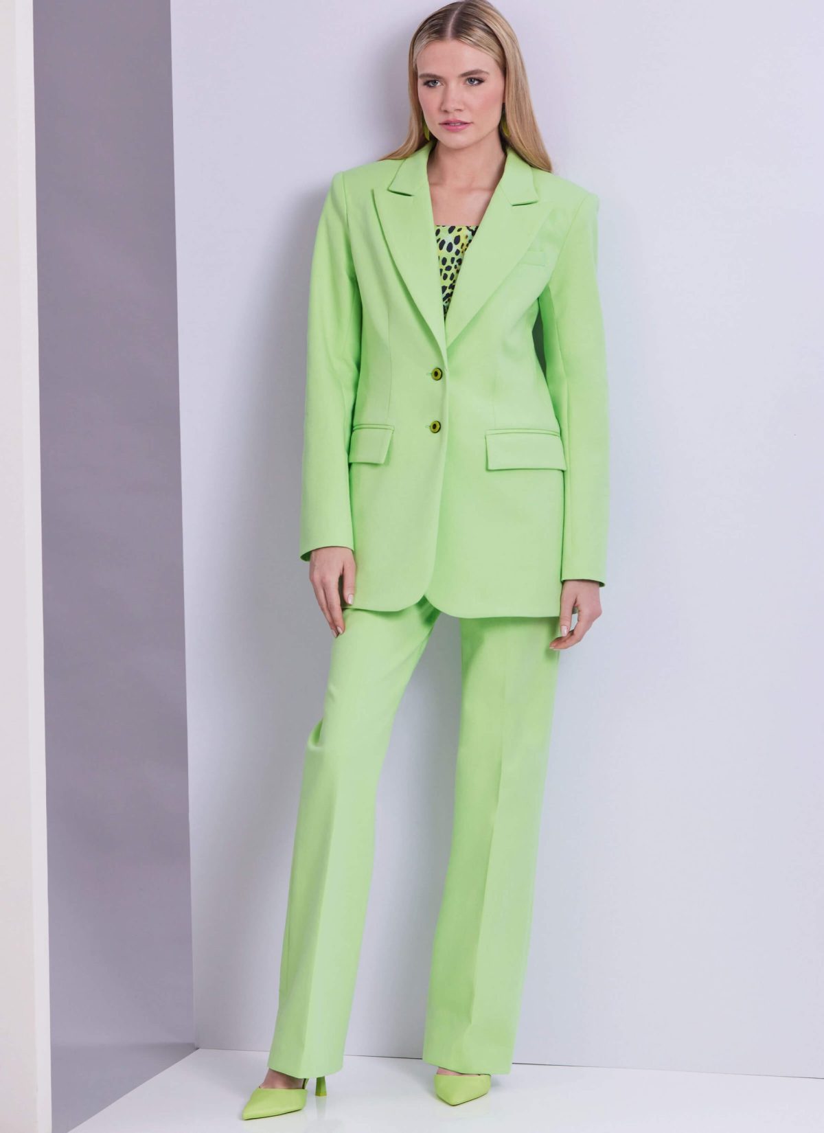 Vogue Patterns V1960 Misses’ Jacket, Knit Top and Trousers