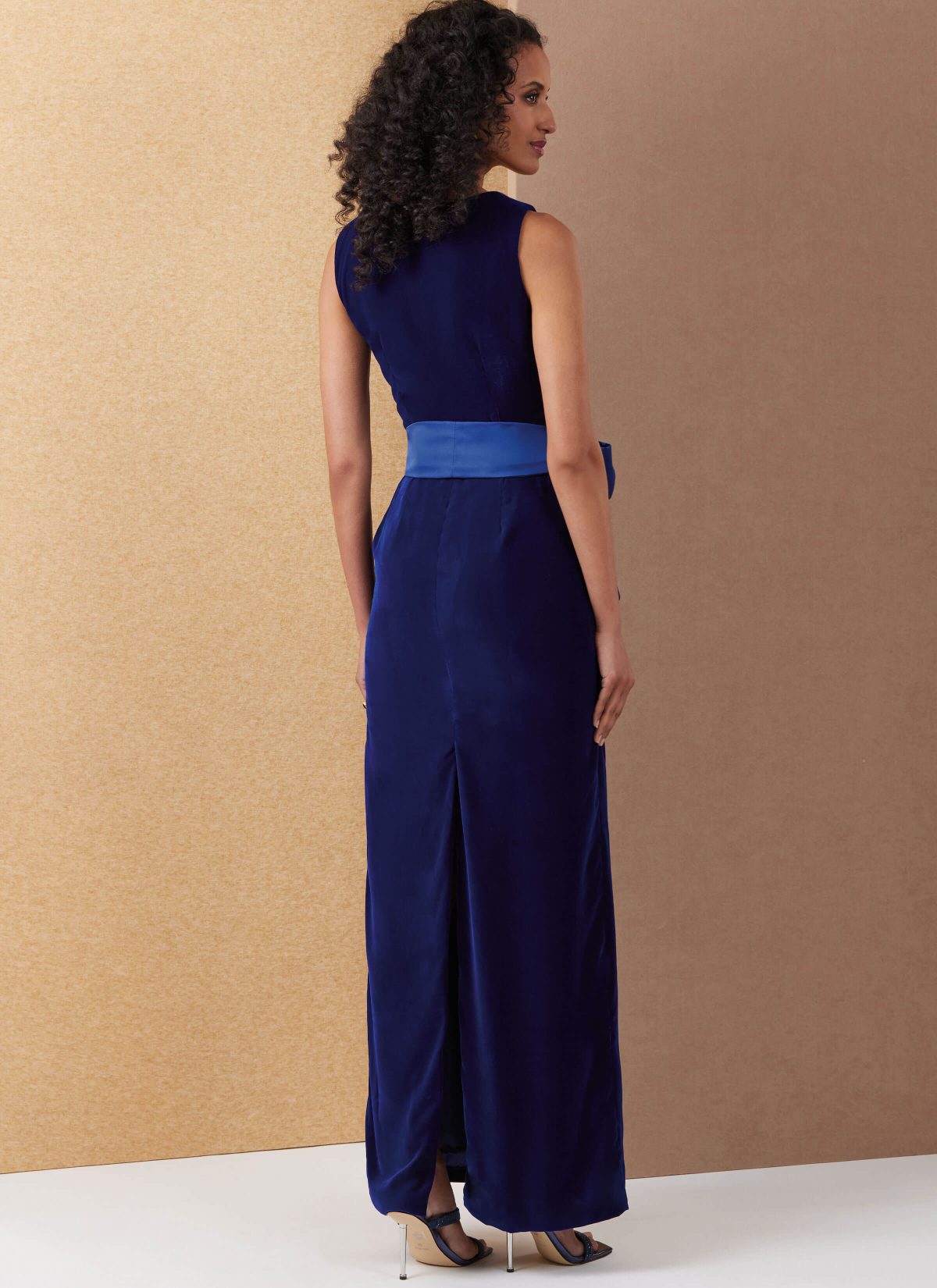 Vogue Patterns Sewing Pattern V2132 Misses' Full-Length Cape and Dress with Sash