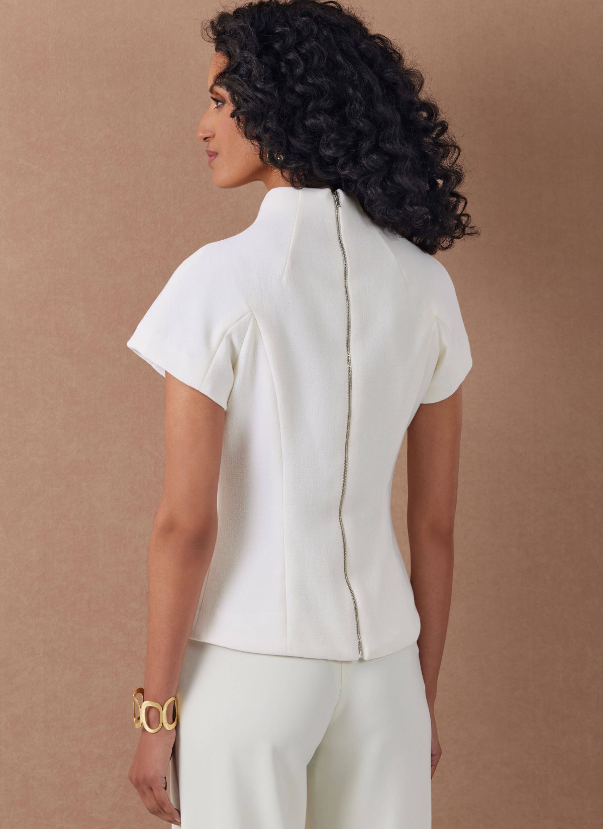 Vogue Patterns Sewing Pattern V2134 Misses' and Miss Petite Top with Sleeve Variations