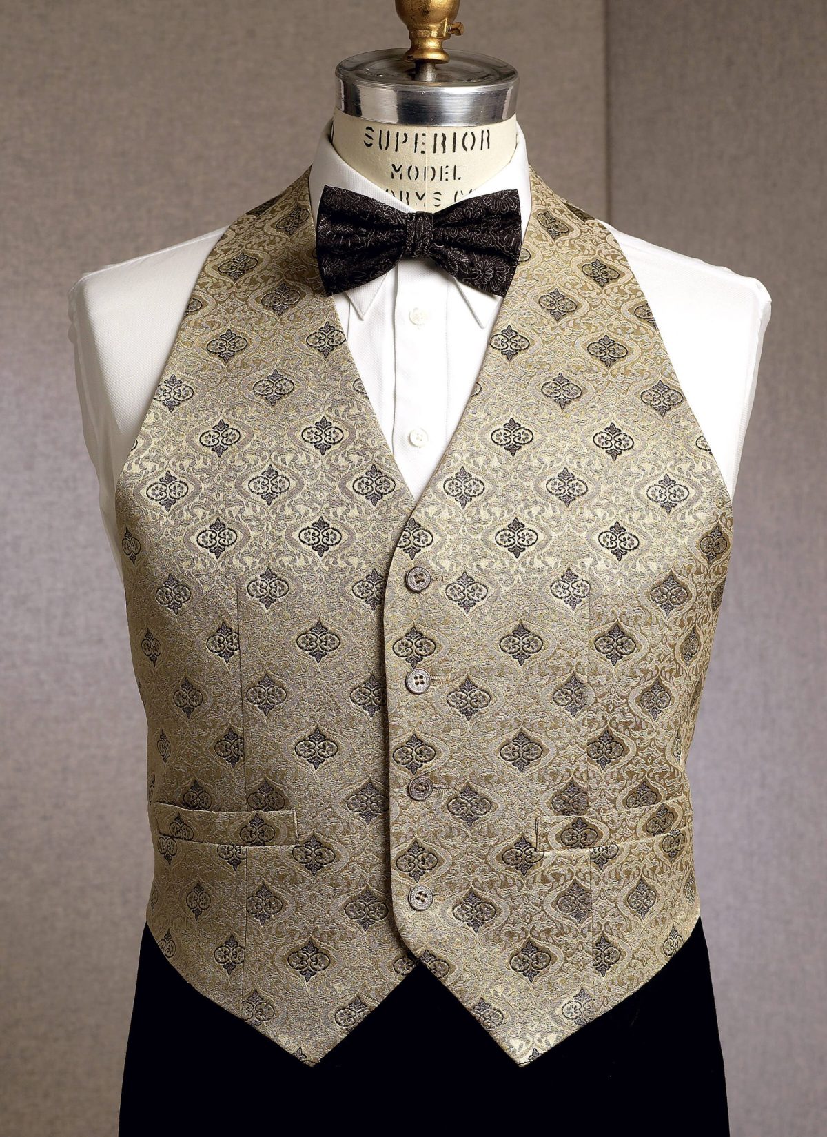 Vogue Patterns V9073 Men's Vest, Cummerbund, Pocket Square and Ties